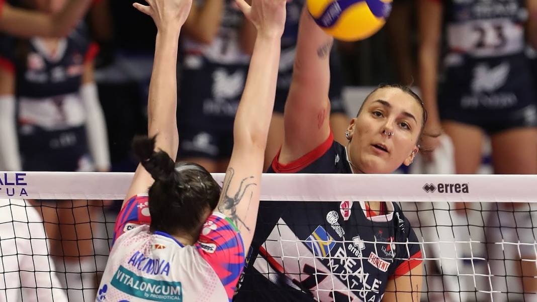 Sultanlar Ligi'ni karıştıracak transfer: 2.02'lik Yunan bombası imzayı attı 7